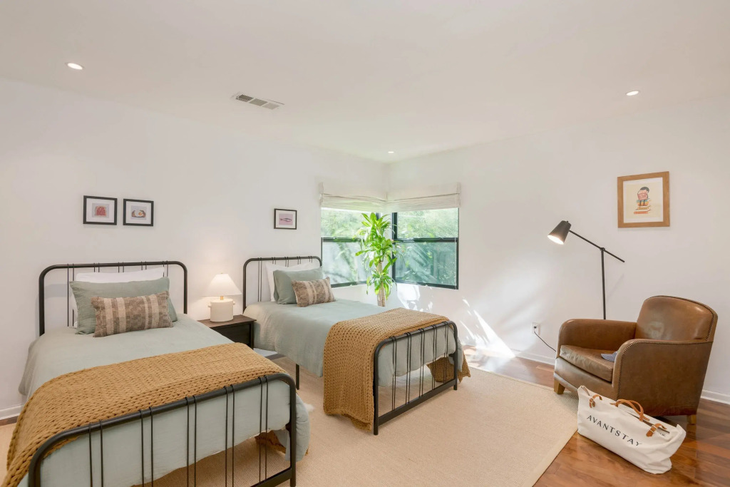 Silver Screen by Avantstay Luxe Backyard Escape
