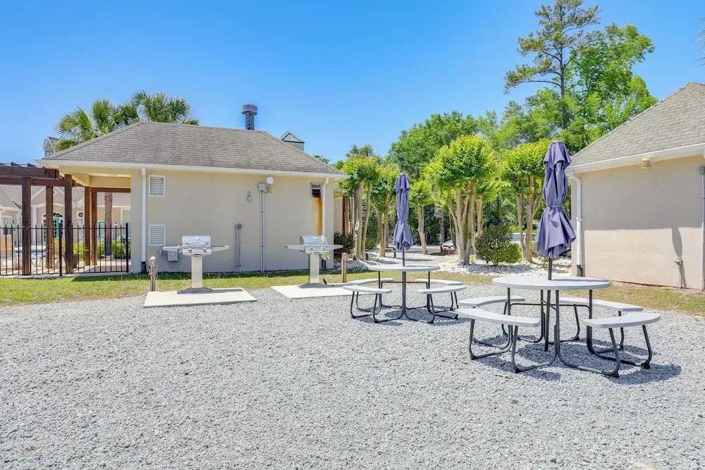 < 2 Mi to Beach: Savannah Shores Resort Condo!