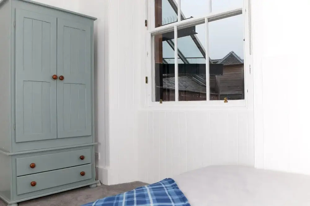 Comfortable 3 Bedroom Top Floor Flat in Old Town