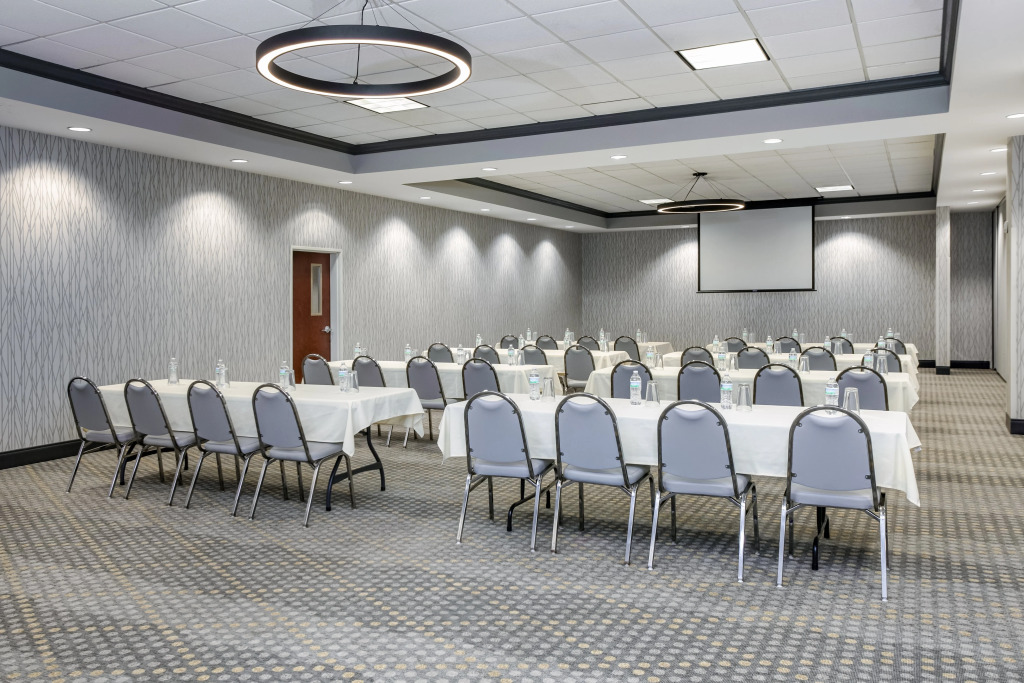 Holiday Inn Quincy East by IHG