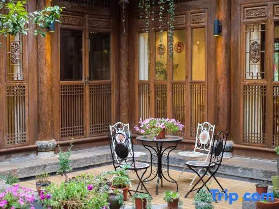 Ruyuan Mansion · Lijiang Naxi Style Garden