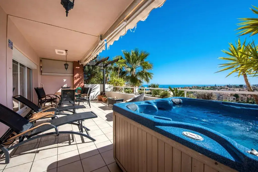 Malibu Mansions Condo 1 by Rafleys