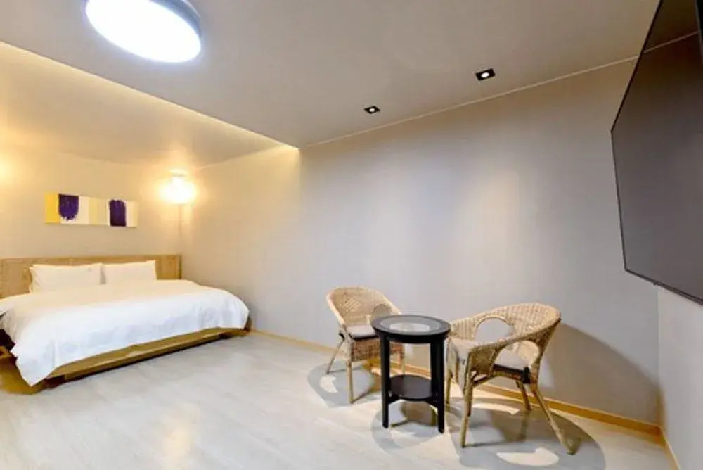 E-Stay Hotel