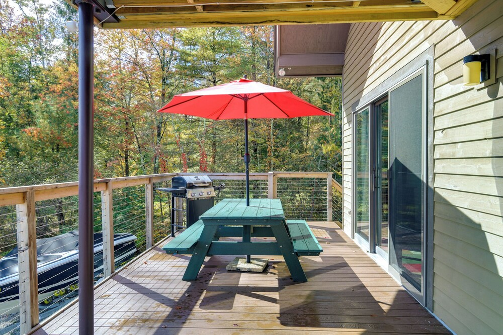 Lakefront Adirondacks Home: Fish, Hike, Ski!