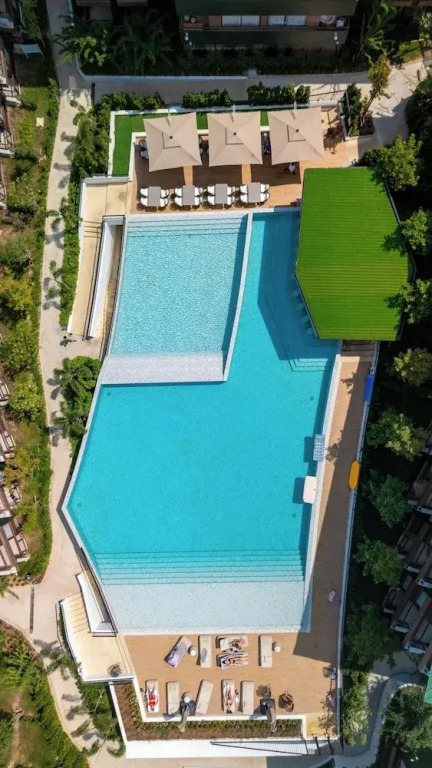Prime Location 1BR New Condo C269