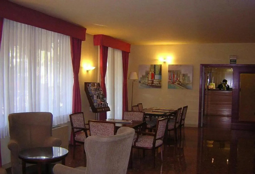 Tres Torres Atiram Hotel