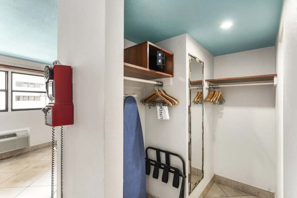 Plaza Beach Hotel - Beachfront Resort