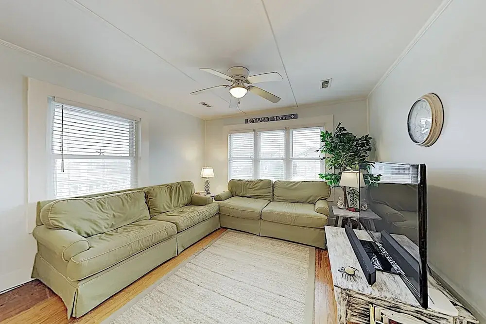 New Listing! Island Time , Steps To Beach 4 Bedroom Home