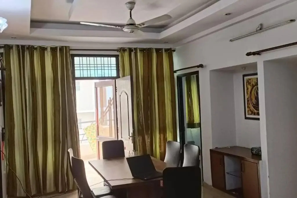 3 BHK In VIP Area, Hazrat Ganj, Lucknow