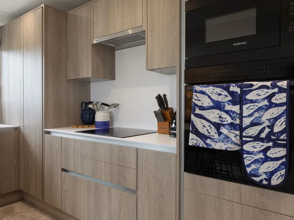 10 Thurlestone Rock