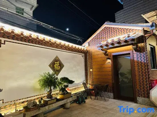 Red Brick Courtyard Homestay