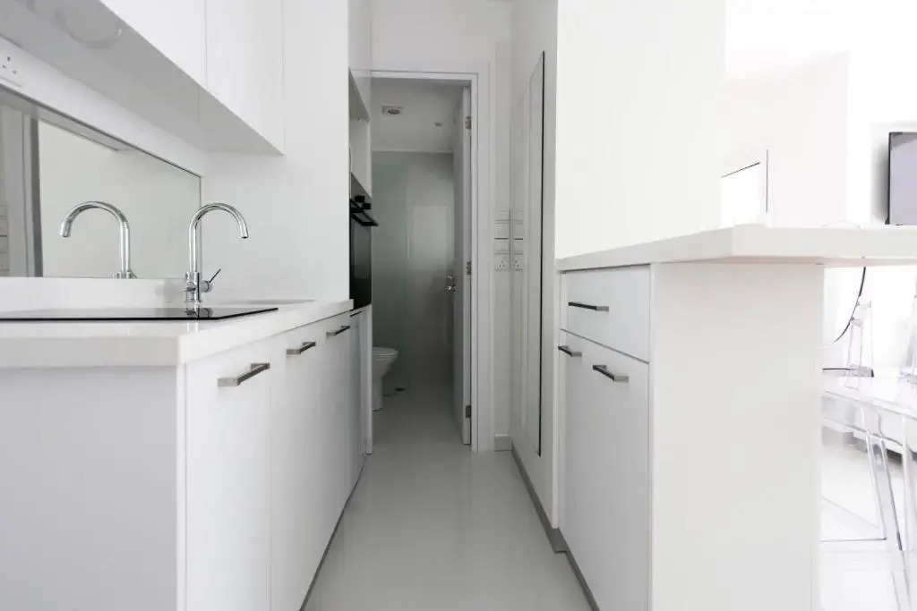 The White Pearl Suite - beach front city centre with sea view.