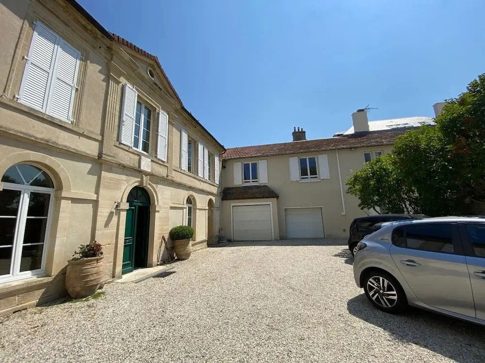 Apartment in Arromanches Near Sandy Beach