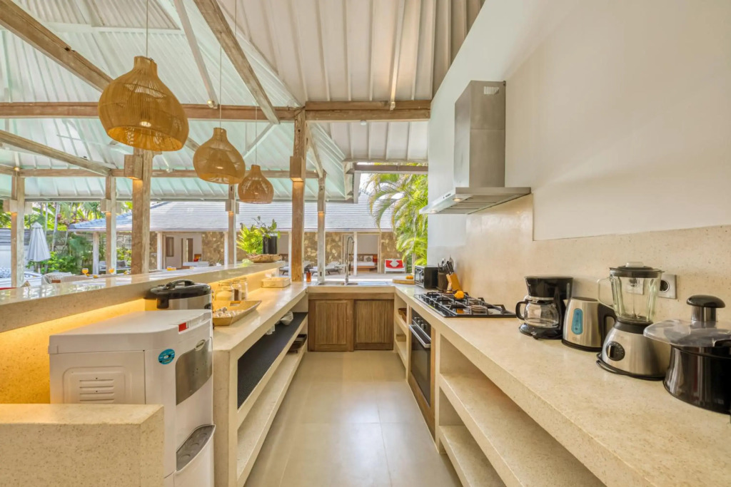 *PROMO* 4 bd Spacious villa in strategic location!