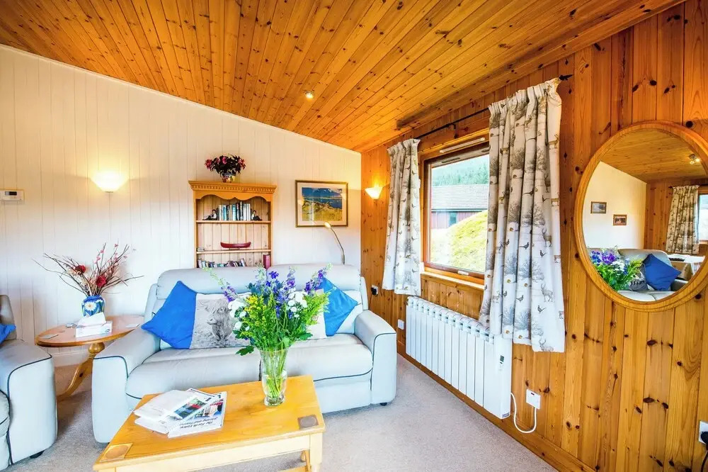 Raven Lodge with beautiful views of Loch Dochart