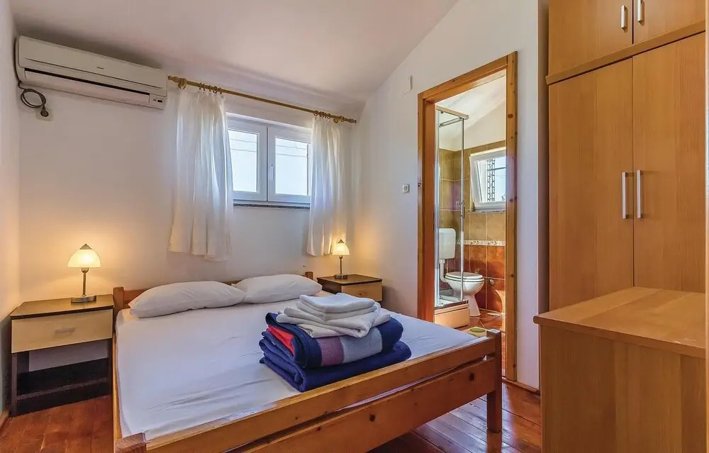 Amazing Home In Liznjan