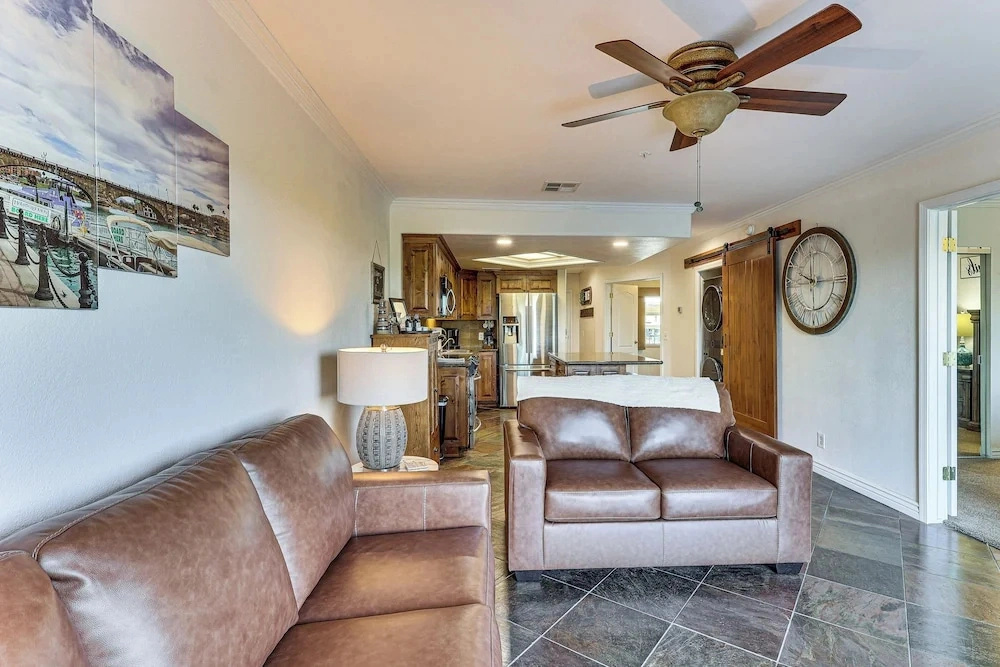 Golf, Boat, Swim! Walkable Lake Havasu Getaway