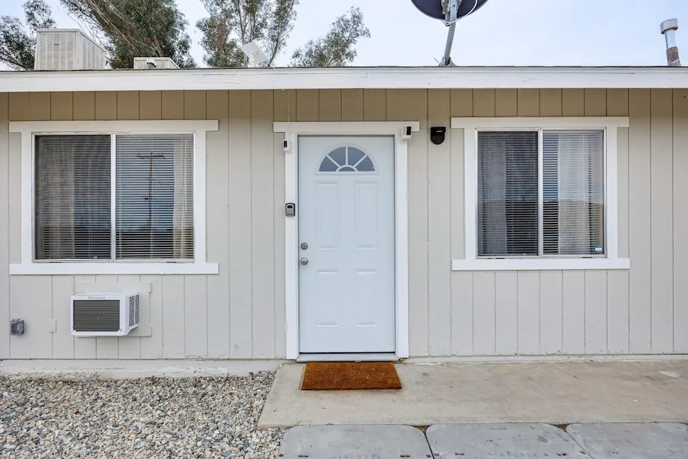 Convenient Joshua Tree Apartment Walk to Town