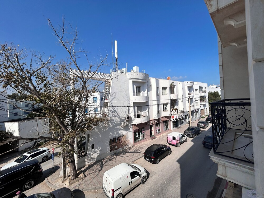 Saint Germain Apartment in La Marsa Cailloux
