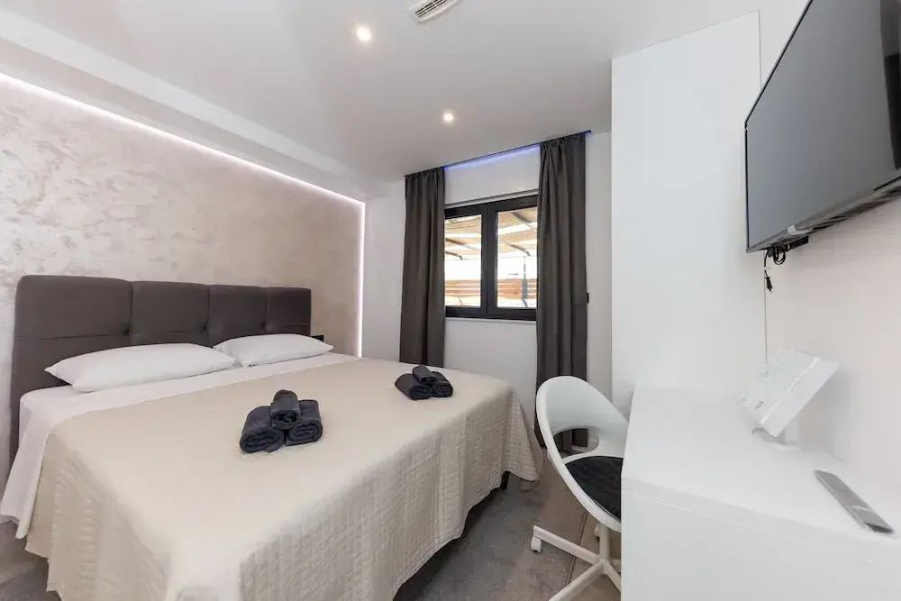 Orange Apartment - Okrug Gornji Seaside Retreat
