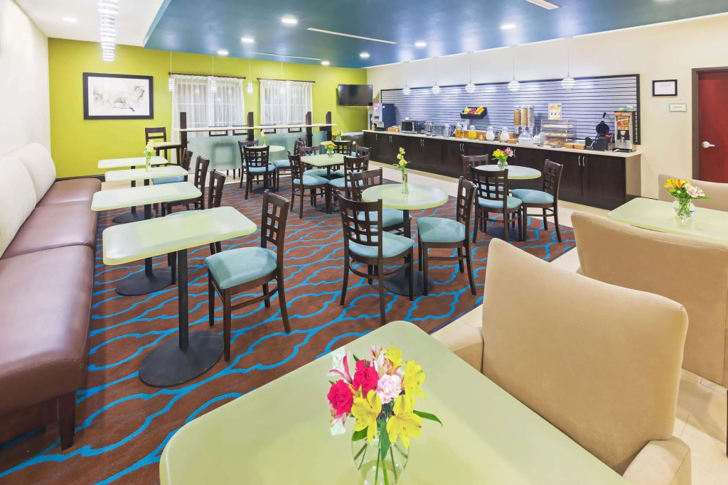 La Quinta by Wyndham Floresville