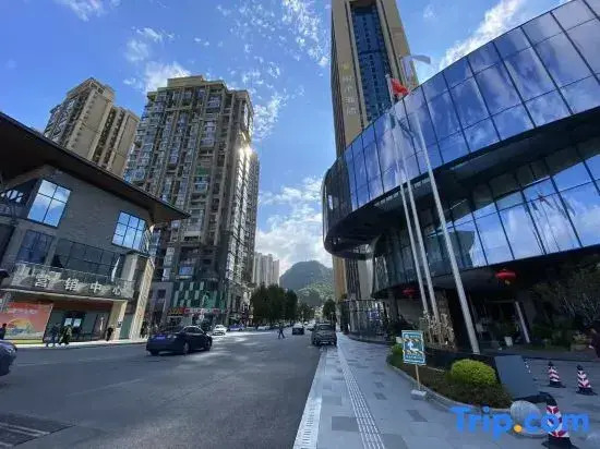 V Cafe Hotel