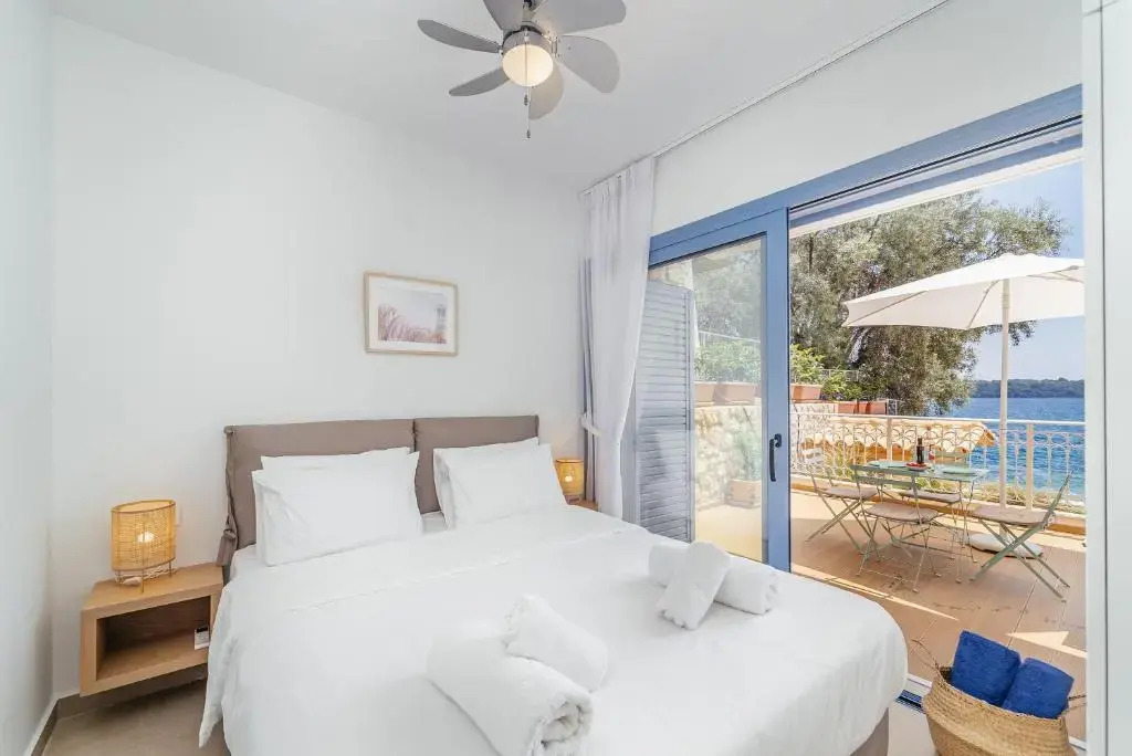 Lefkada Blue Luxury Apartments B2, Perigiali deck level