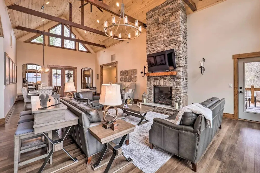 Mountainside Family Retreat w/ Deck in Banner Elk!