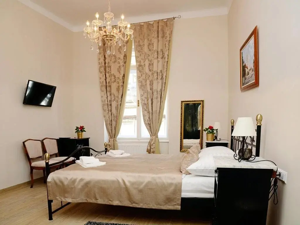 Apartments & Rooms Flowers