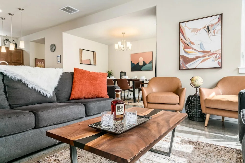 Spacious Home Near River – King Bd, Patio & Garage