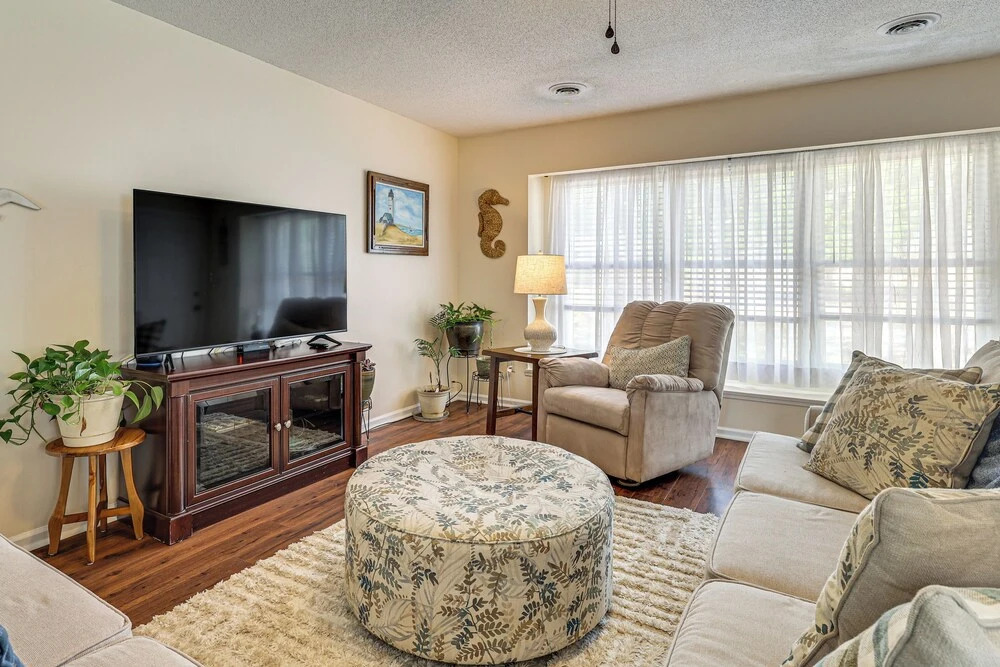 Oak Island Home w/ Fenced Yard, Walk to Long Beach