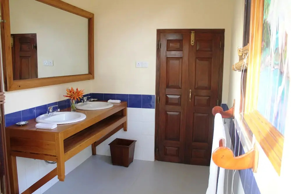 Peacock Point - Whole Villa 2 Bedroom (Sleeps 4)