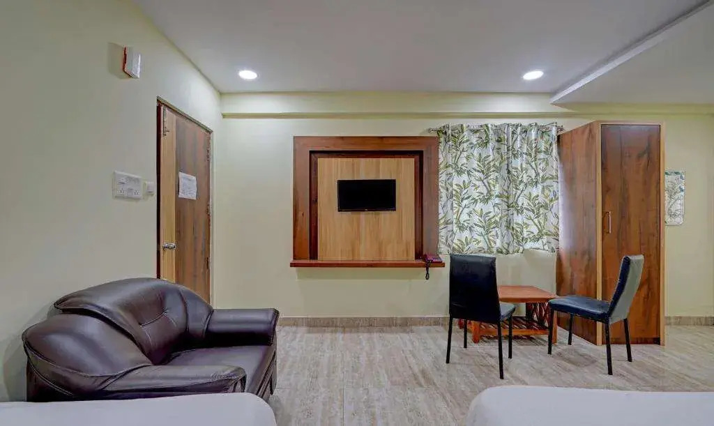 FabHotel Galaxy Shamshabed - Nr, Rajiv Gandhi International Airport