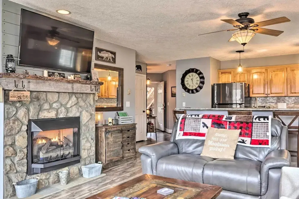 Updated Seven Devils Condo w/ Deck & Mountain View