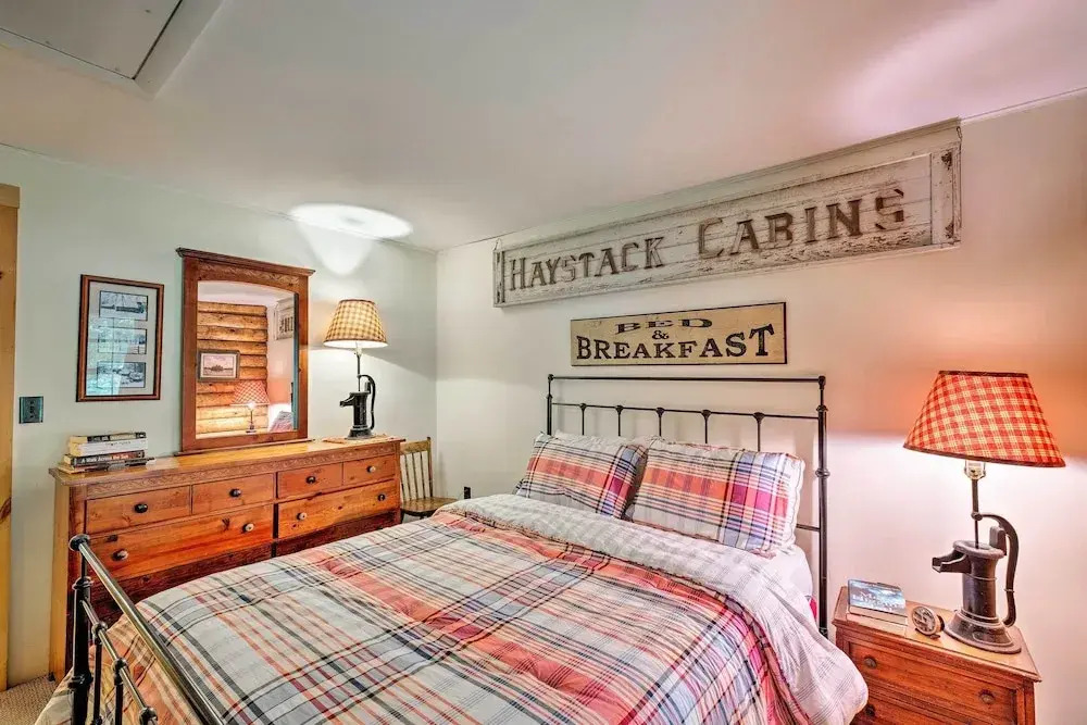 Private Wooded Cabin: 7 Mi to Mount Snow!