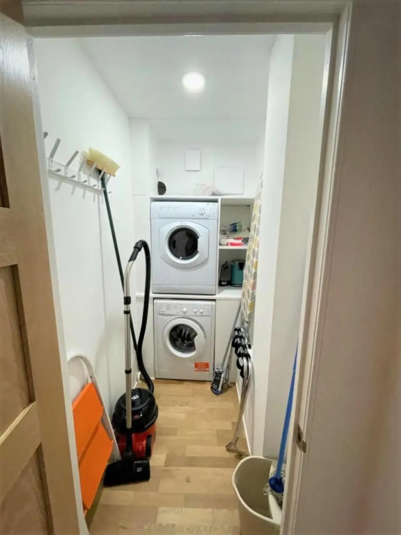 Elite 3 Bed New Town Apt with Private Walled Garden