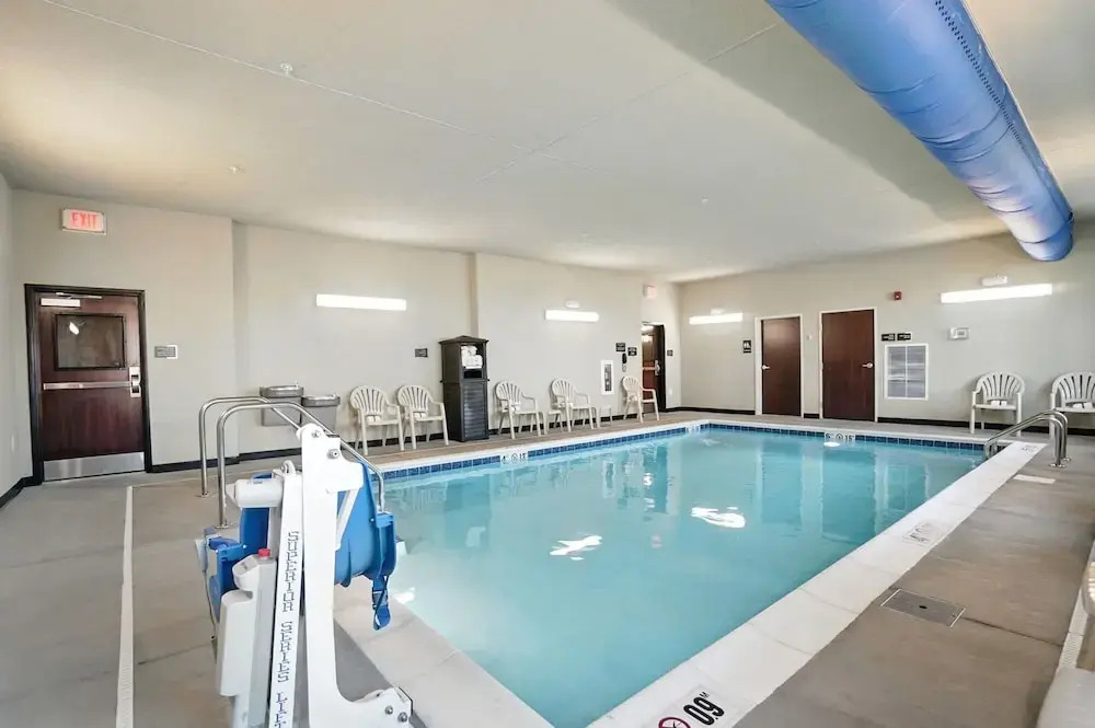 Cobblestone Hotel & Suites - Bellefontaine