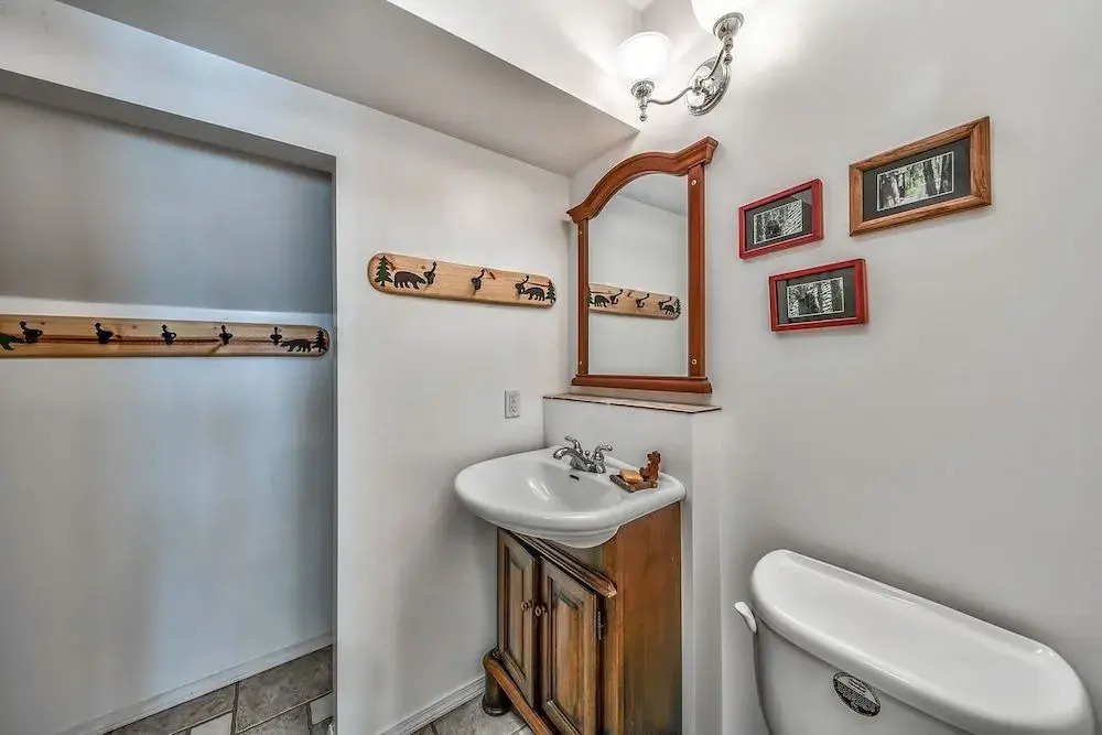 2716HM Hank Monk - 2 Br Chalet