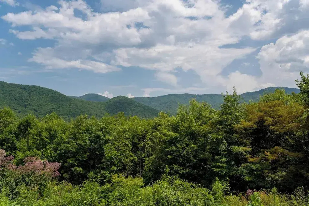 Among the Clouds by Avantstay Views + Hot Tub