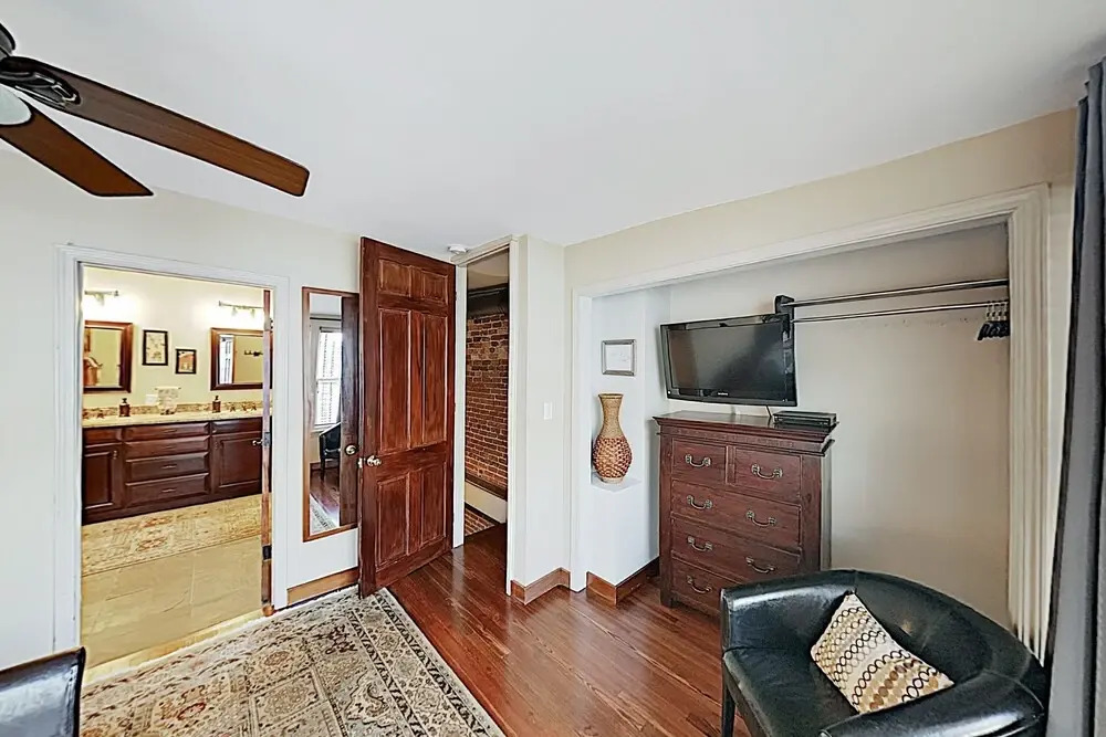 Remodeled All-suite Downtown Loft W/ Balcony 2 Bedroom Condo