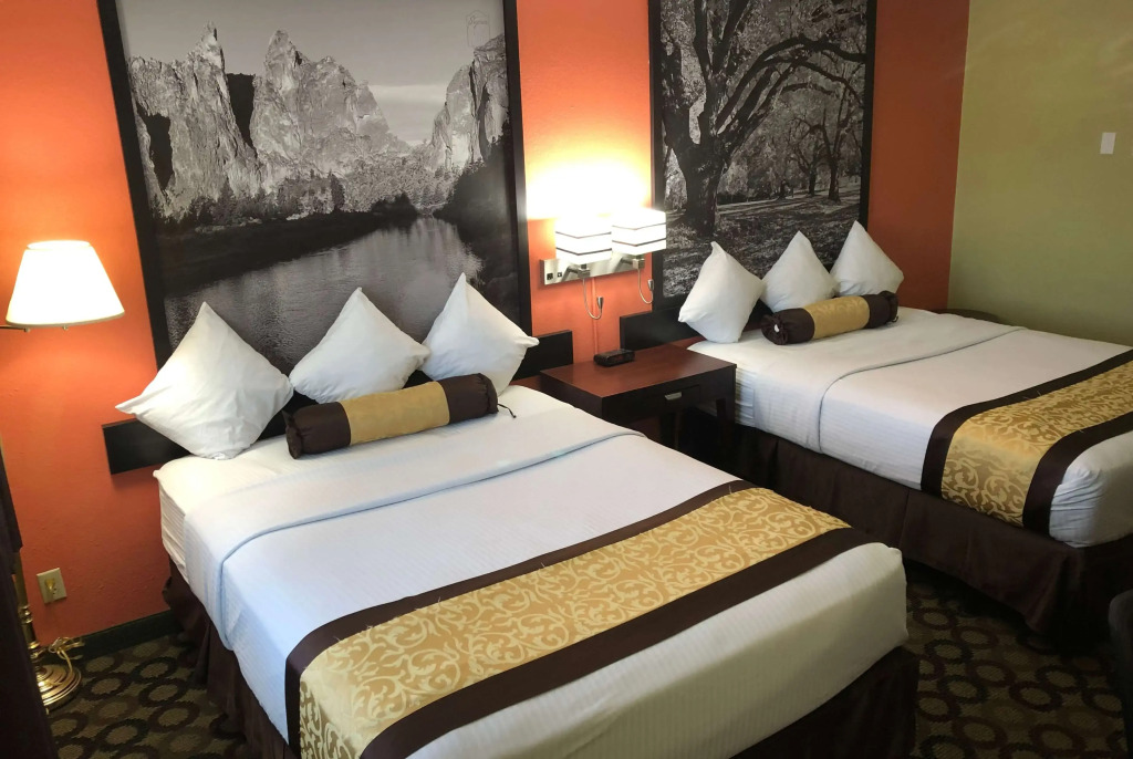 Super 8 by Wyndham Ontario