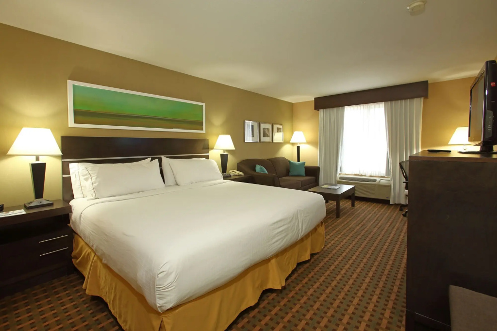Holiday Inn Express Hotel & Suites Vernon by IHG
