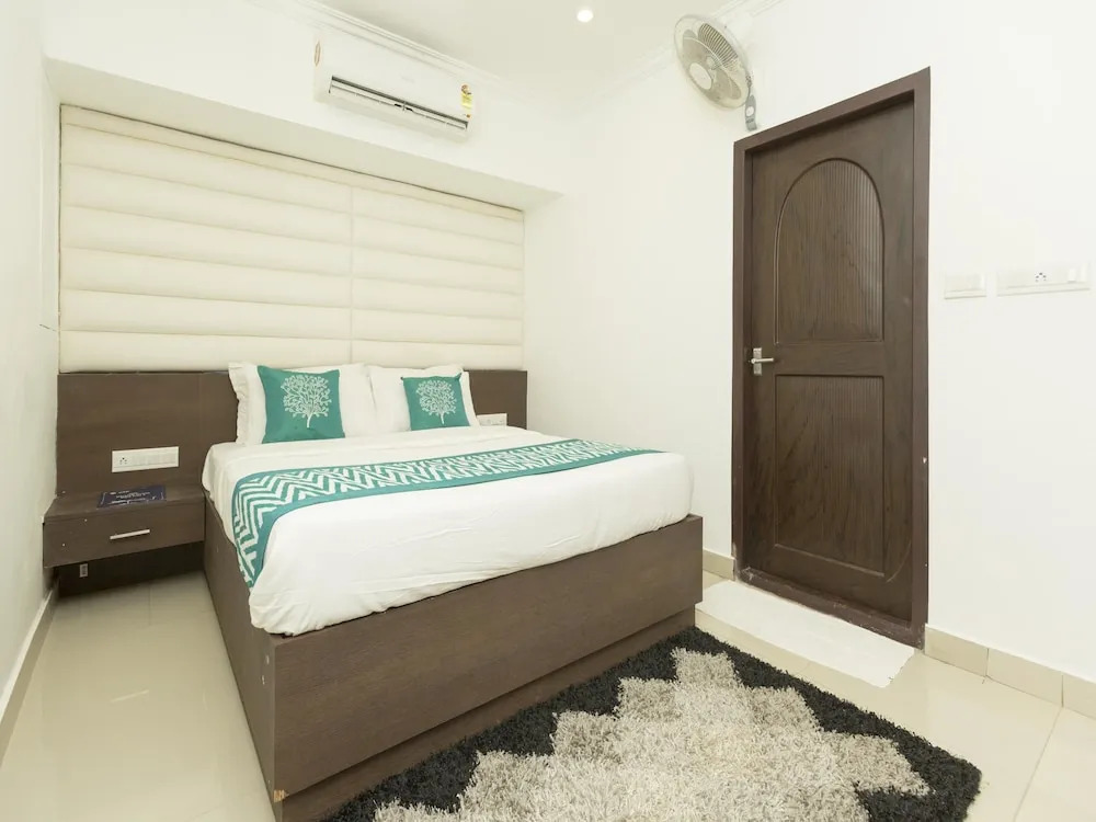 OYO 9122 Hotel Ivory Grande