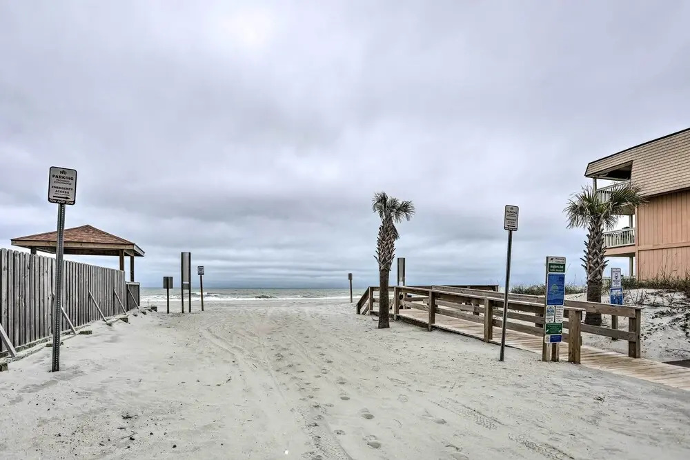 Breezy Murrells Inlet Condo w/ Deck: Walk to Beach