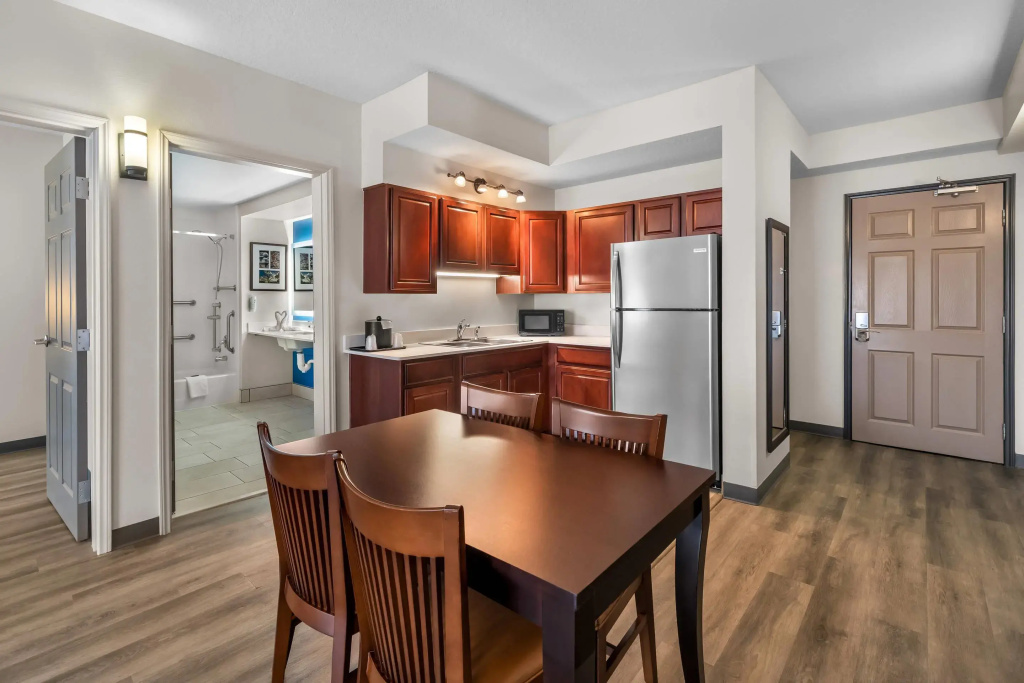 Country Inn & Suites by Radisson, Port Orange-Daytona, FL
