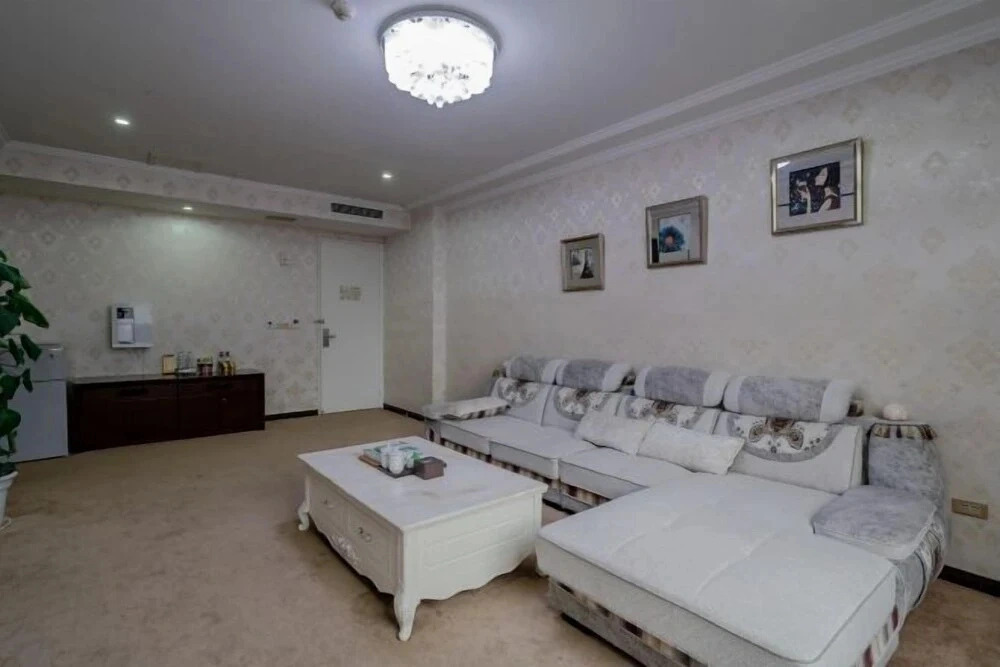 Chongqing Crown Hotel