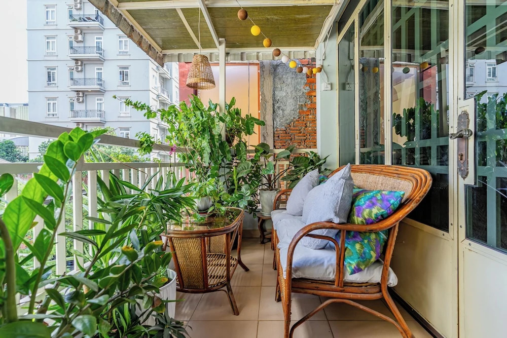 Cozy 1990s Khmer Style Flat in Heart of Tonle Bassac