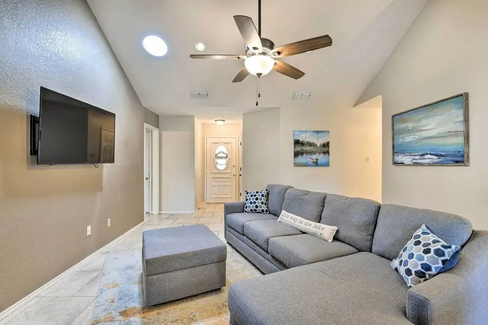 Granbury Home w/ Lake Granbury Access + Dock