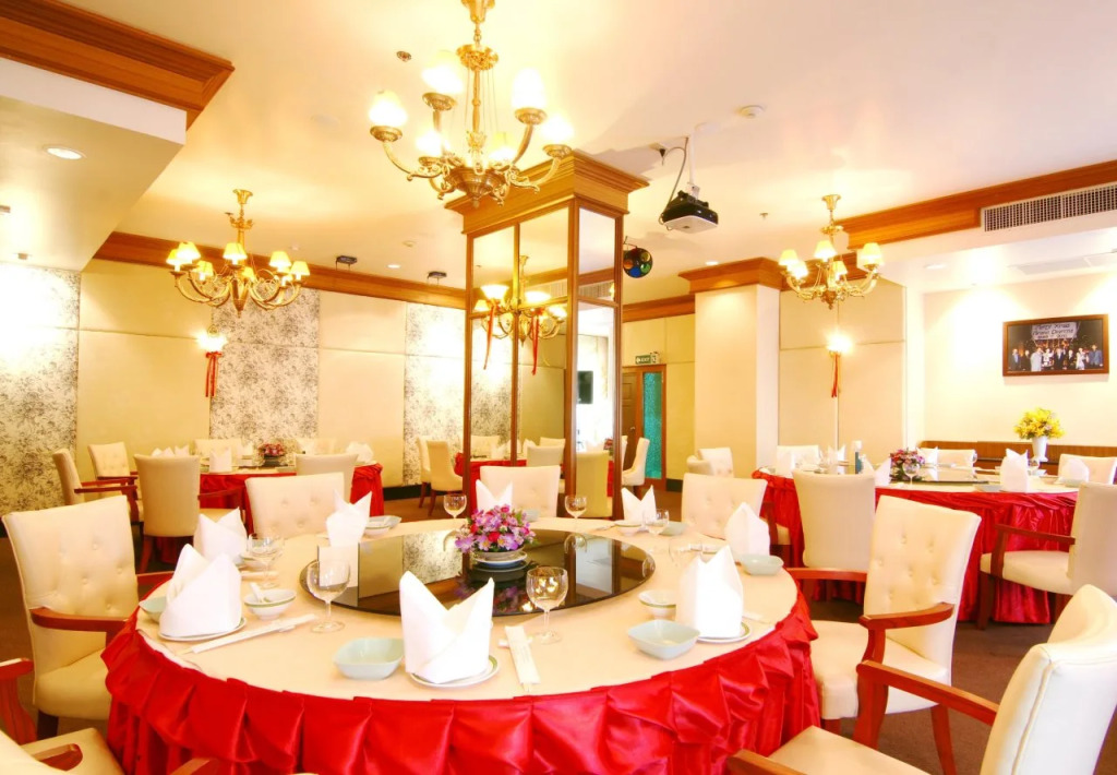 Grand Diamond Suites Hotel
