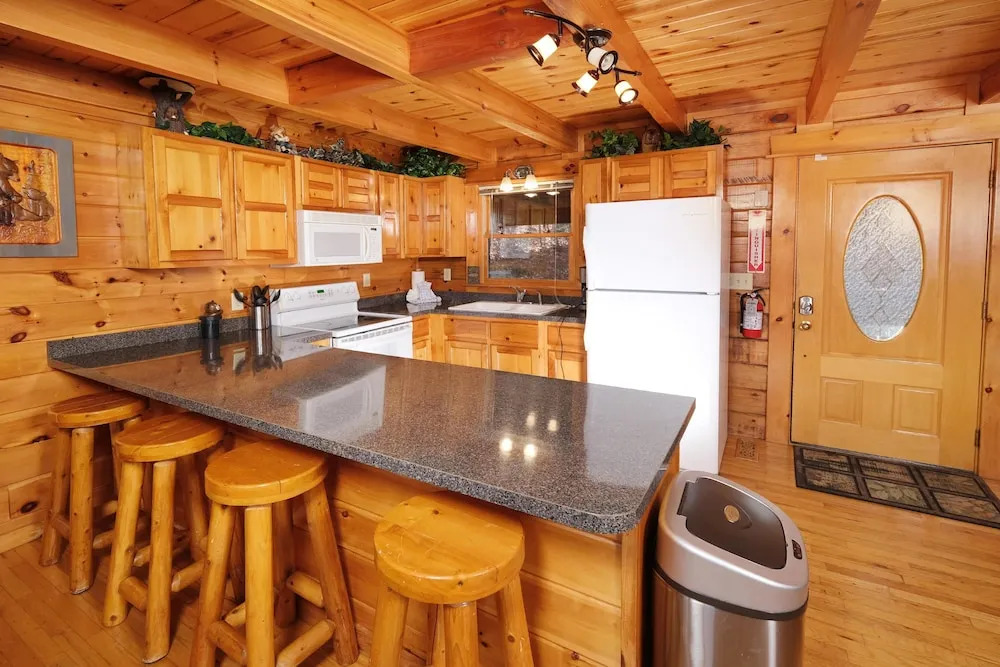 Smoky Treehouse Lodge #614